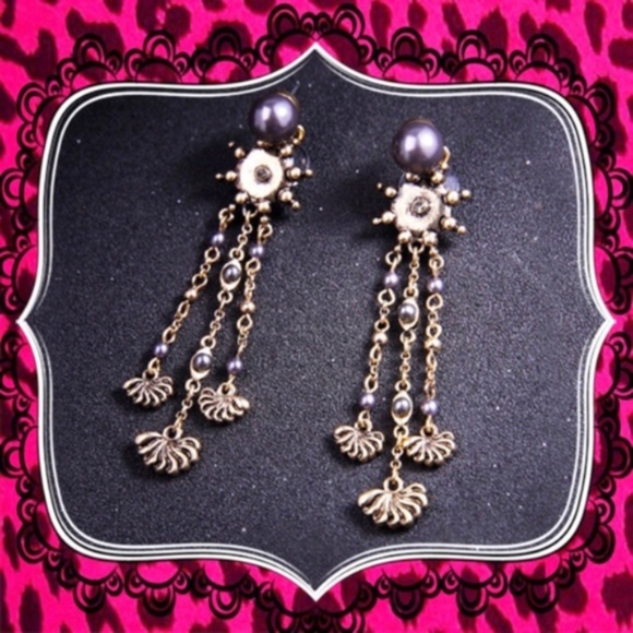 Long Dangling pendant Earrings w/Faux pearls 3" Long Earrings - Betsey Johnson - Picture 5 of 7